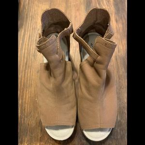 Skechers Tan Parallel-Cookie Cutter Peep Toe Quarter Cut Wedge Sandal size 7